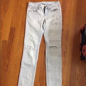 Light wash American eagle skinny jeans